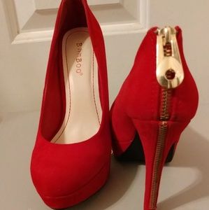 Red  pumps